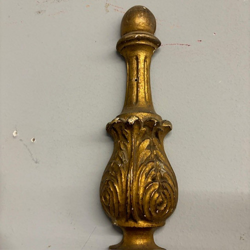 Antique pair of gilded wall sconces in carved wood. Louis Philippe mid-nineteenth century . Measures 50 x 36