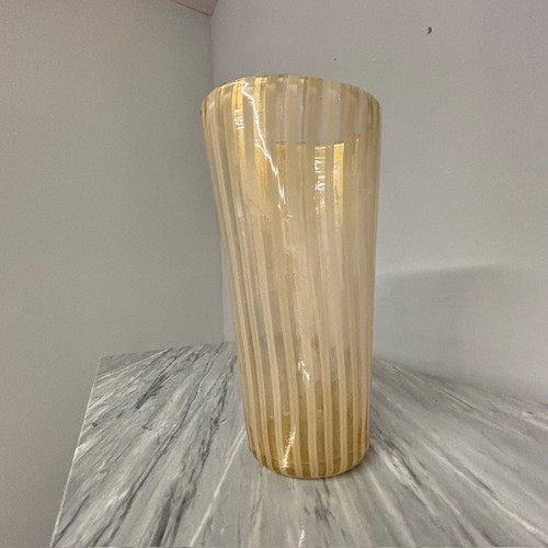 Straordinario vaso in vetro Lattimo oro Barovier e Toso Murano 1970 . Altezza cm 36 .