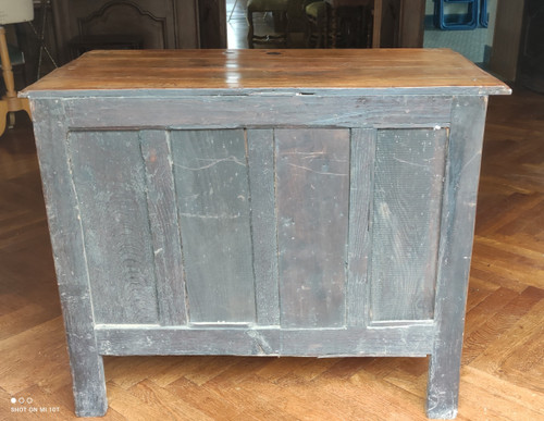 Magnificent Louis XIV period chest of drawers 17th/18th century.