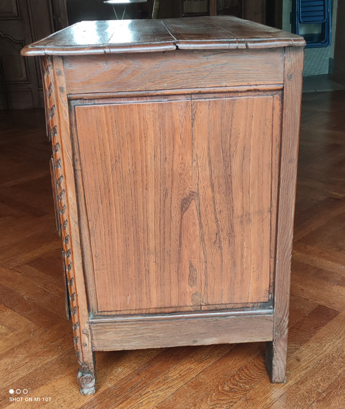 Magnificent Louis XIV period chest of drawers 17th/18th century.