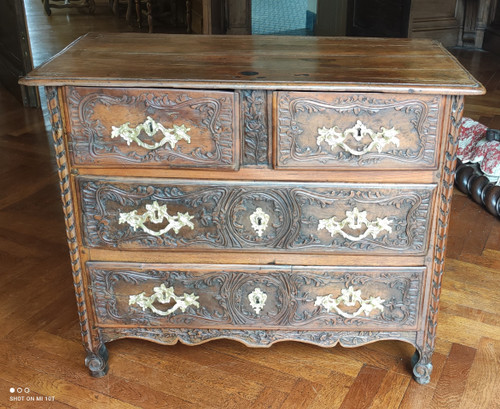 Magnificent Louis XIV period chest of drawers 17th/18th century.