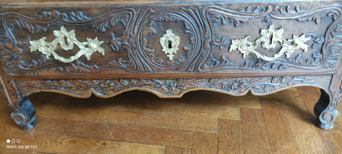 Magnificent Louis XIV period chest of drawers 17th/18th century.