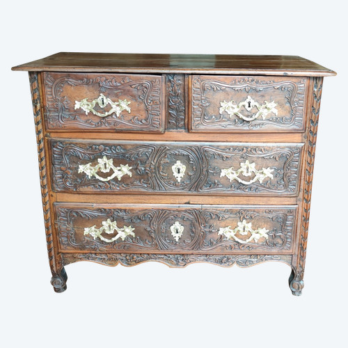 Magnificent Louis XIV period chest of drawers 17th/18th century.