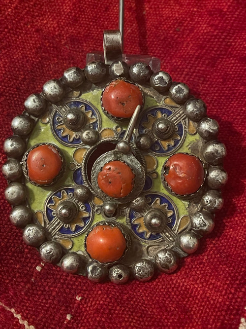 FIBULE, pendentif, BÉNI YENNI, GRANDE KABYLIE, ALGÉRIE. Bijou éthnique . Berber jewellery.