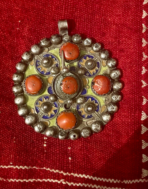 FIBULE, pendentif, BÉNI YENNI, GRANDE KABYLIE, ALGÉRIE. Bijou éthnique . Berber jewellery.