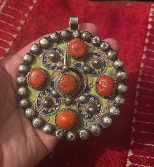 FIBULE, pendentif, BÉNI YENNI, GRANDE KABYLIE, ALGÉRIE. Bijou éthnique . Berber jewellery.