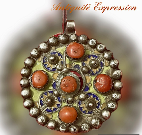 FIBULE, pendentif, BÉNI YENNI, GRANDE KABYLIE, ALGÉRIE. Bijou éthnique . Berber jewellery.