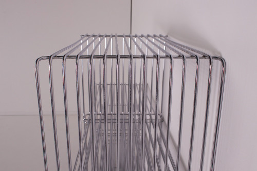 Pantonova “wire cube”, Verner Panton shelf.