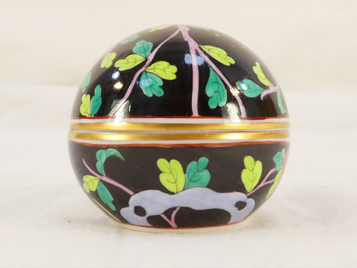 RARE FANCY BOX Oeuf couché porcelaine HEREND HUNGARY collection MACAO fond noir