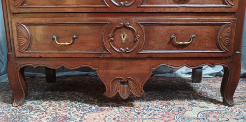 Louis XV chest of drawers in walnut