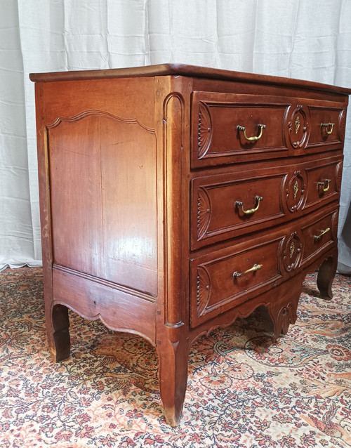 Louis XV chest of drawers in walnut