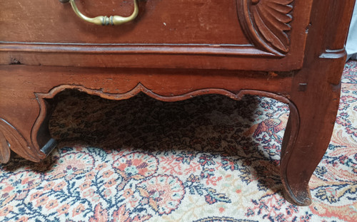 Louis XV chest of drawers in walnut