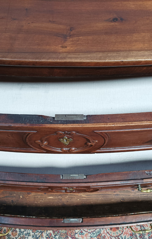 Louis XV chest of drawers in walnut