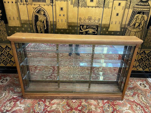 Collector's display case - 1950 presentation