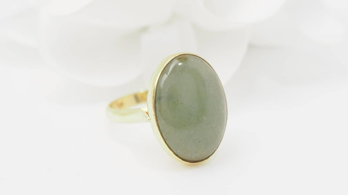 Vintage ring in yellow gold and Jade cabochon