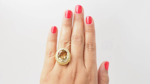 Bague filigranée en or jaune et citrine facettée