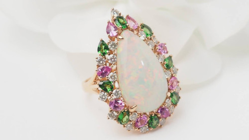 COCKTAIL ring in rose gold and Opal cabochon