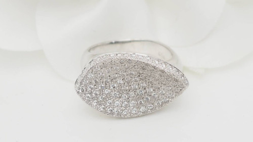 Bague pavage en or blanc et diamants