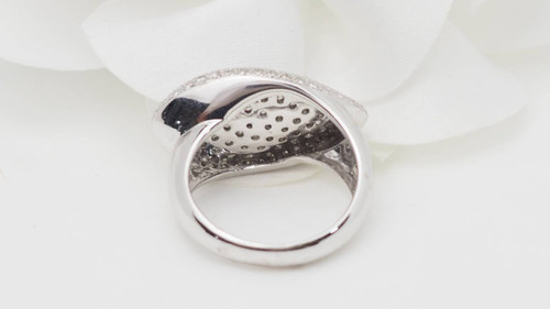 Bague pavage en or blanc et diamants