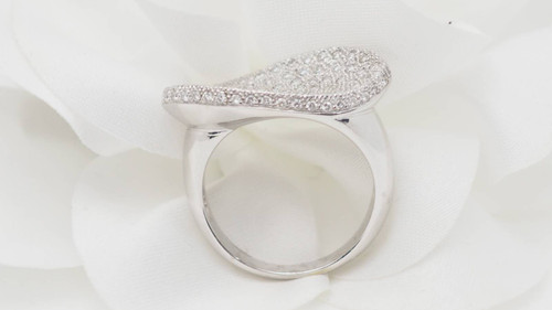 Bague pavage en or blanc et diamants