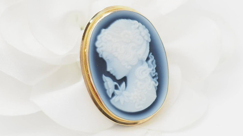 Yellow gold onyx cameo brooch pendant