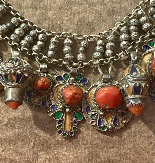 COLLIER KABYLE DES BENI YENI, Algérie, grande Kabylie vers 1935. Bijou éthique. Berber jewellery 