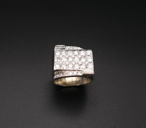 Bague Chevalière Sertie De 1,50 Carat De Diamants, Monture Platine.