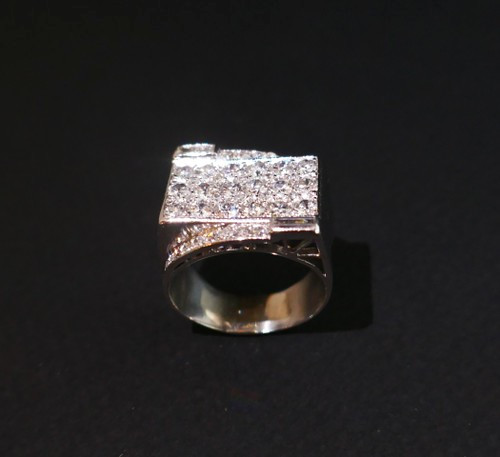 Bague Chevalière Sertie De 1,50 Carat De Diamants, Monture Platine.