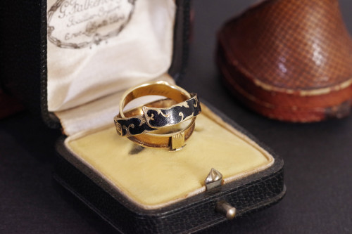 Geheimer Gürtelring aus 14 Karat Gold, alter Ring, schwarze Emaille, geheimes Juwel, Trauerring