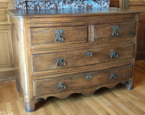 Old Louis XIV period chest of drawers, 18th century