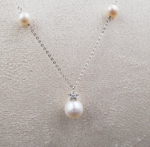 Collana Di Perle E Diamanti, Oro Bianco 18 Carati.