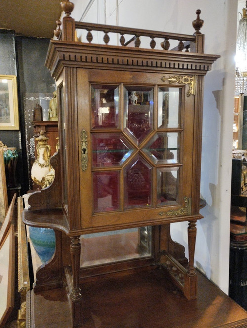 Vitrine - Noyer - Laiton - V. 1900.