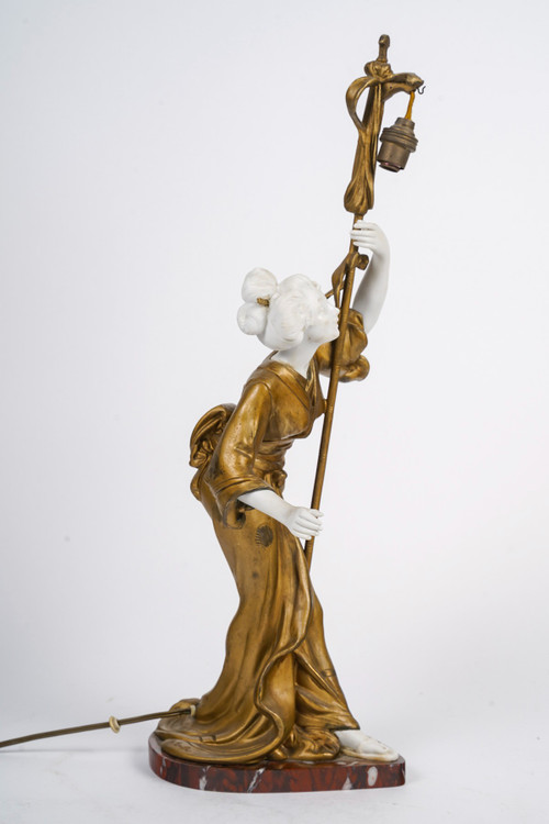 A Geisha 1900 sculpture lamp