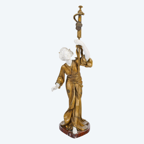 A Geisha 1900 sculpture lamp