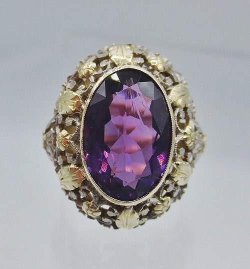 Ring, gold and amethyst.