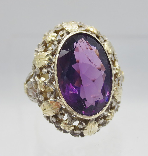 Ring, gold and amethyst.