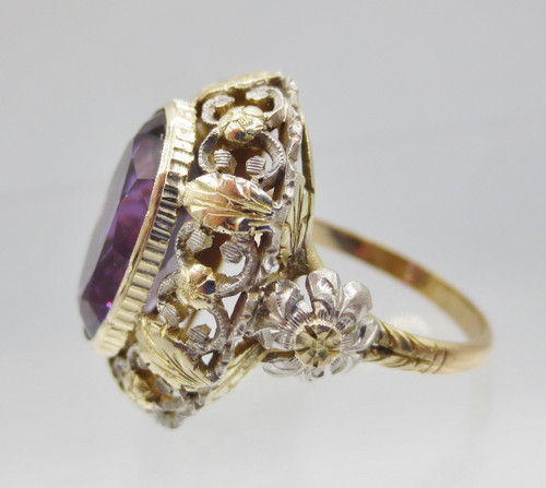 Ring, gold and amethyst.