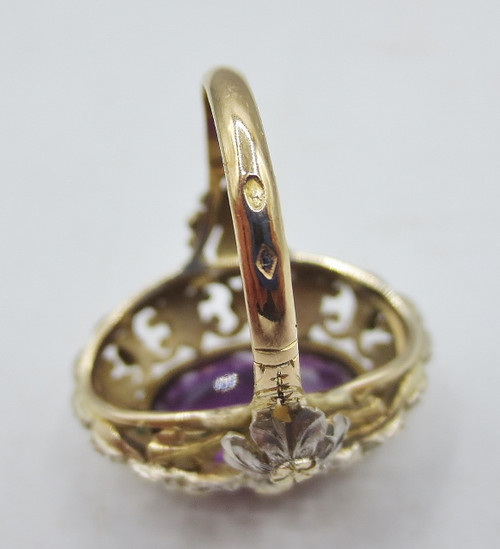 Ring, gold and amethyst.