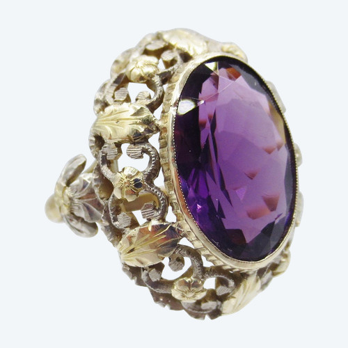 Ring, gold and amethyst.