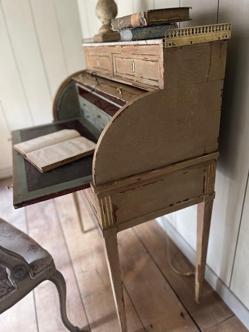 Louis XVI cylinder desk dating from the 18th century, very fine patina