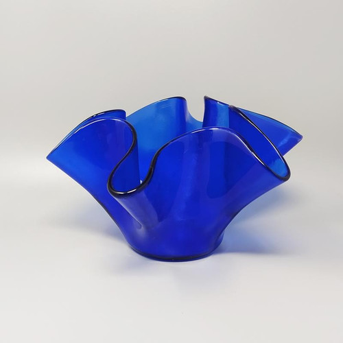 Vase bleu "Fazzoletto" des années 1970 par Dogi en verre de Murano. Fabriqué en Italie