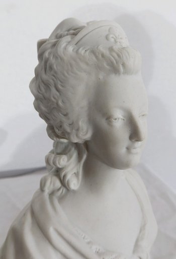 Biscuit bust of Marie Antoinette – Late 19th century