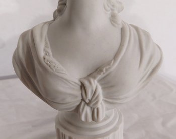 Biscuit bust of Marie Antoinette – Late 19th century