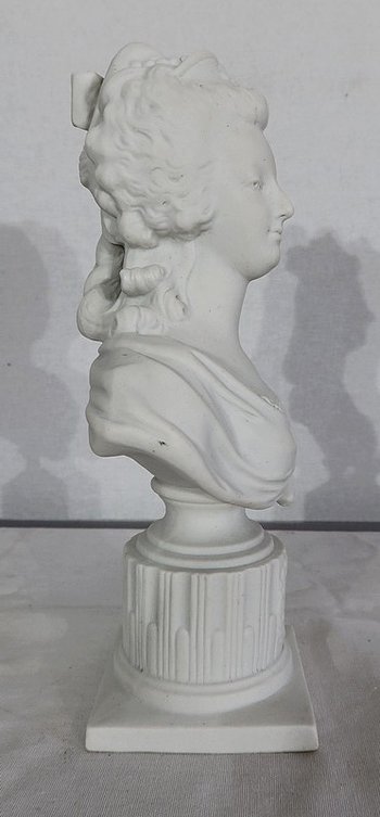 Biscuit bust of Marie Antoinette – Late 19th century