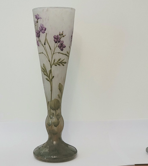 DAUM Emaillierte Vase mit Kardamom und Efeu Dekor um 1910