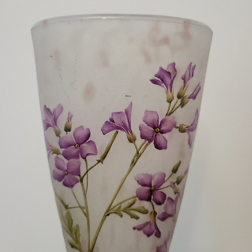 DAUM Emaillierte Vase mit Kardamom und Efeu Dekor um 1910