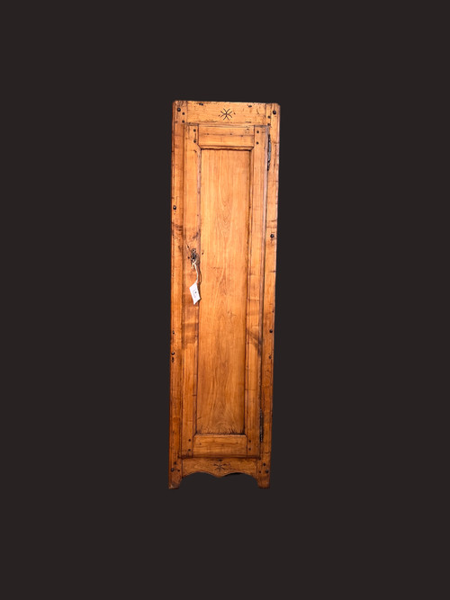 Armoire haute en épicéa et cerisier 1800