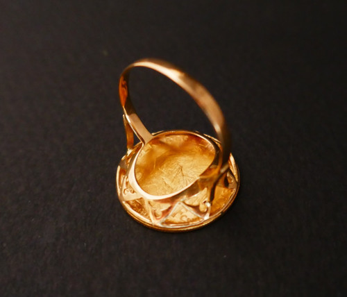 Anello con sigillo d'epoca, moneta da 10 franchi, oro 18 carati.