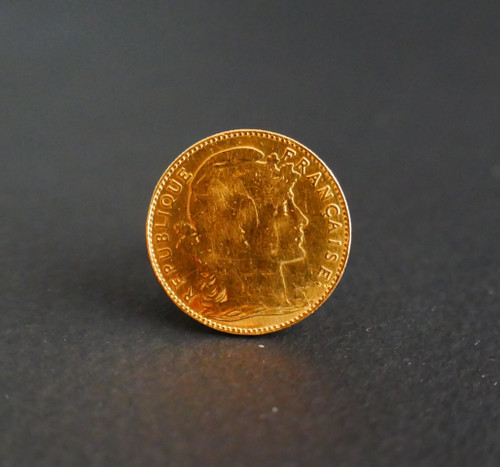 Anello con sigillo d'epoca, moneta da 10 franchi, oro 18 carati.