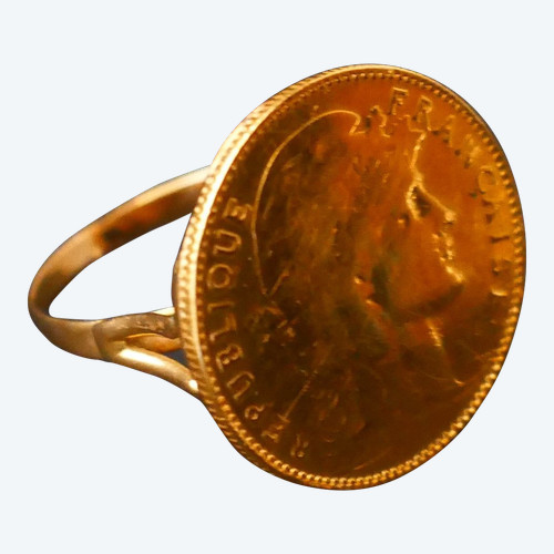 Anello con sigillo d'epoca, moneta da 10 franchi, oro 18 carati.